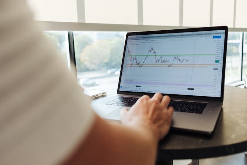 Patience Over Speed: Swing Trading Tactics for Prop Firm Evaluation Success
