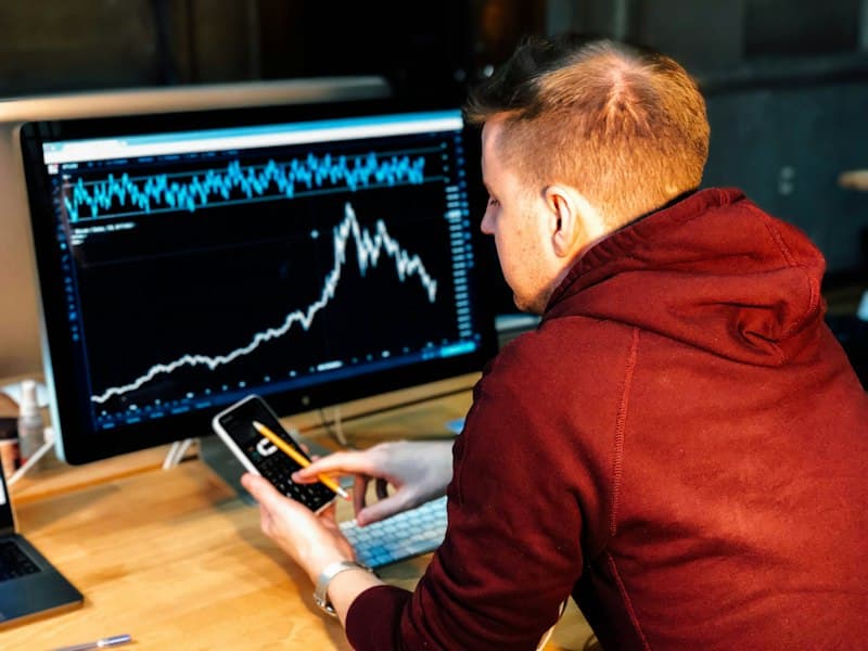 Mastering Trailing Stops: Fixed Pip, ATR, and Structure-Based Techniques for Consistent Forex and Crypto Gains